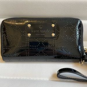 Kate Spade Jazzy Metro Patent Leather Perforated Wallet Purse Wristlet NEW
